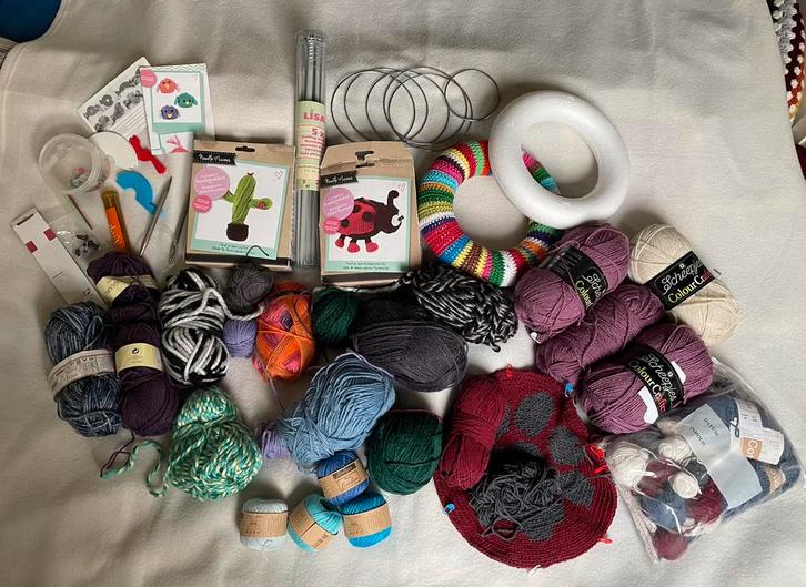 Haak en brei pakket, Hobby en Vrije tijd, Breien en Haken, Zo goed als nieuw, Breien of Haken, Wol of Garen, Ophalen of Verzenden