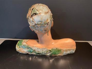 Vrouwenhoofdje Sculptuur beschikbaar voor biedingen