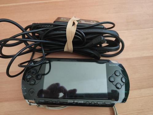 Complete PSP set met diverse spellen + console, Spelcomputers en Games, Spelcomputers | Sony PSP, Gebruikt, PSP, Zwart, Met games