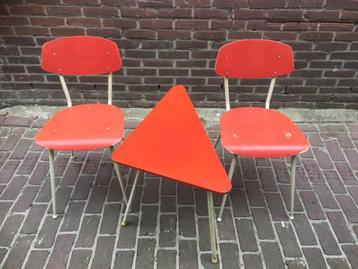 vintage fifties design setje stoelen+driehoeks tafeltje beschikbaar voor biedingen