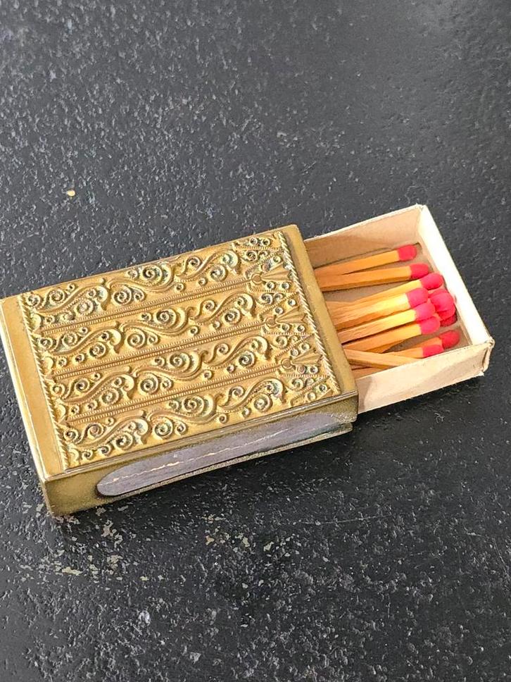 Zeldzaam Antiek 19de eeuws messing luciferdooshouder, Verzamelen, Rookartikelen, Aanstekers en Luciferdoosjes, Zo goed als nieuw