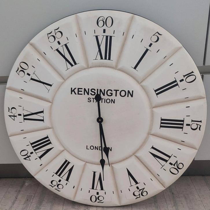 Grote houten vintage stationsklok 75 cm (defect), Huis en Inrichting, Woonaccessoires | Klokken, Gebruikt, Wandklok, Analoog, Ophalen