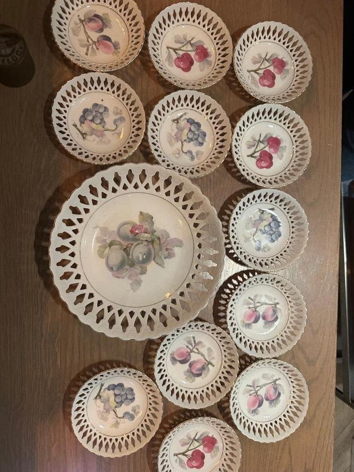 Verschillende porseleinen bordjes (1 grote, 12 kleine), Antiek en Kunst, Antiek | Porselein, Ophalen of Verzenden