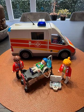 Playmobil City Life 6685 Ziekenwagen met licht en geluid beschikbaar voor biedingen