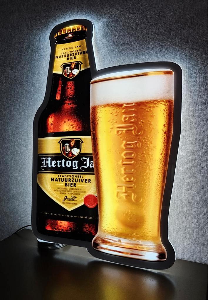 HERTOG JAN ledverlichting 65 x 40CM
Dikte 1cm, Verzamelen, Biermerken, Nieuw, Reclamebord, Plaat of Schild, Hertog Jan, Ophalen of Verzenden