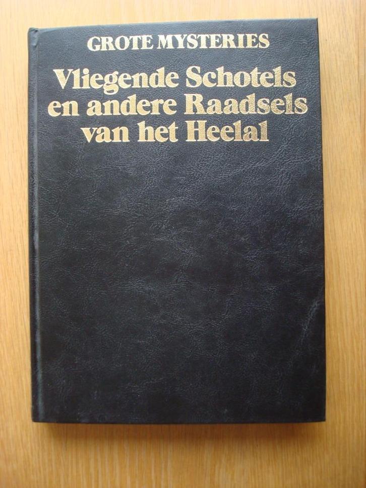 Boek Vliegend schotels en raadsels van het heelal, Boeken, Esoterie en Spiritualiteit, Zo goed als nieuw, Achtergrond en Informatie