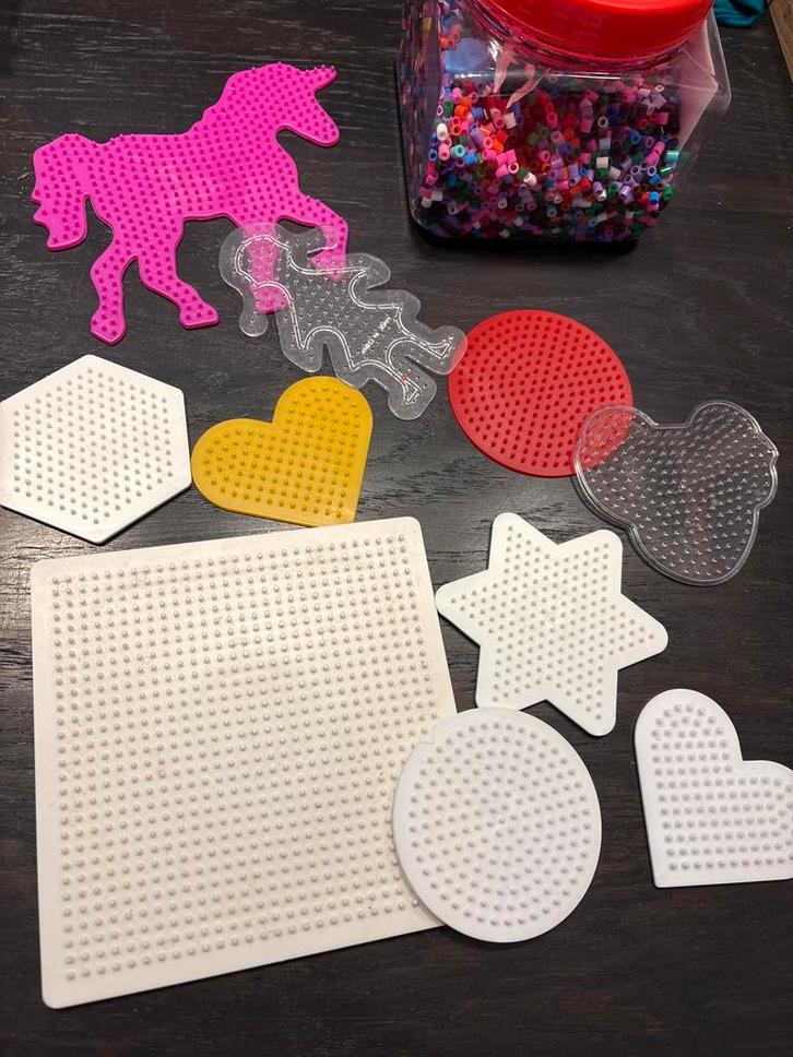 PYSSLA Kralen en Vormen Set, Hobby en Vrije tijd, Knutselen, Zo goed als nieuw, Materiaal, Ophalen of Verzenden