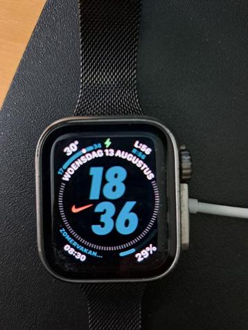 Apple watch SE 40mm midnight black. Met 2 bandjes en cover. beschikbaar voor biedingen