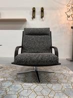 Nieuw Leolux Kudo Fauteuil met poef State stof design stoel, Huis en Inrichting, Fauteuils, Leolux, Nieuw, 75 tot 100 cm, Ophalen of Verzenden