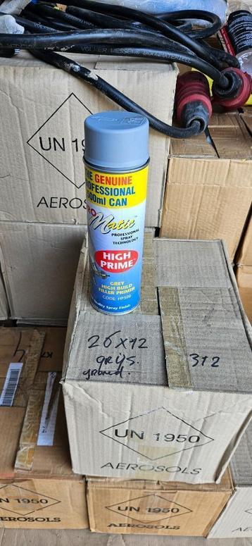 SPUITBUSSEN PROFESSIONELE PRIMER EN WIT  GLANSHOOGLAK beschikbaar voor biedingen