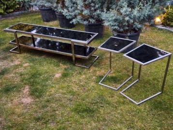Mooie tv tafel met twee bijzet tafels beschikbaar voor biedingen