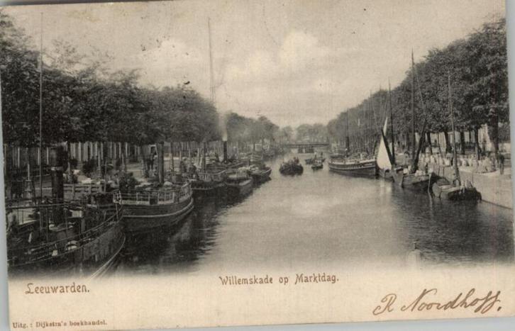 Leeuwarden Willemkade op Marktdag st 1904 TOPKAART, Verzamelen, Ansichtkaarten | Nederland, Gelopen, Friesland, Voor 1920, Verzenden