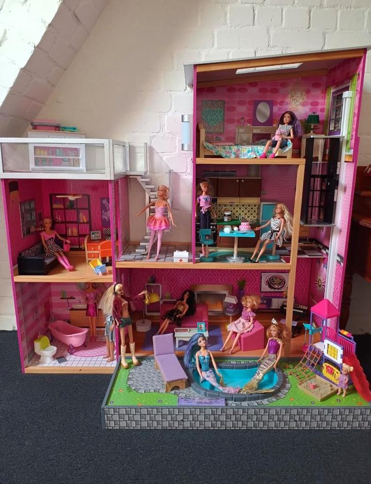 Barbiehuis & Mega Barbie verzameling, Kinderen en Baby's, Speelgoed | Poppenhuizen, Zo goed als nieuw, Toebehoren, Ophalen