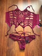 Nieuw - Hunkemoller bustier set red plum - 75C + XL, Hunkemöller, Ophalen of Verzenden, Rood, Setje