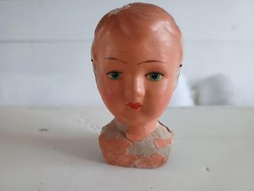 Oud papier mache poppenhoofdje beschikbaar voor biedingen