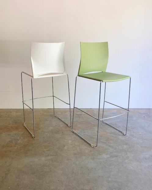 2x Design barstoel Eden Web mintgroen en wit, Huis en Inrichting, Barkrukken, Nieuw, 60 tot 90 cm, Kunststof, Metaal, 2 krukken