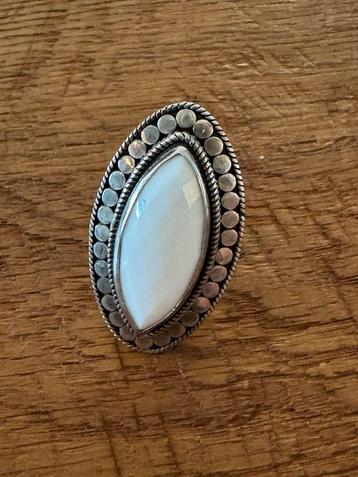 Close to Zen ring witte agaat beschikbaar voor biedingen