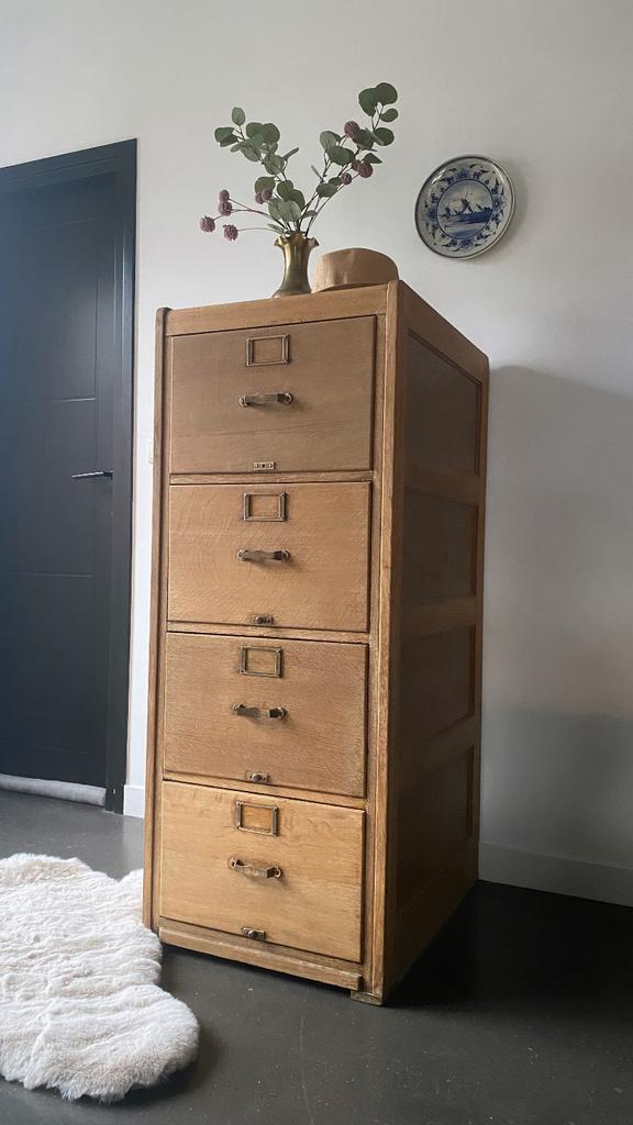 Antieke eikenhouten archiefkast / notariskast / LP kast, Huis en Inrichting, Kasten | Ladekasten, Zo goed als nieuw, Minder dan 100 cm