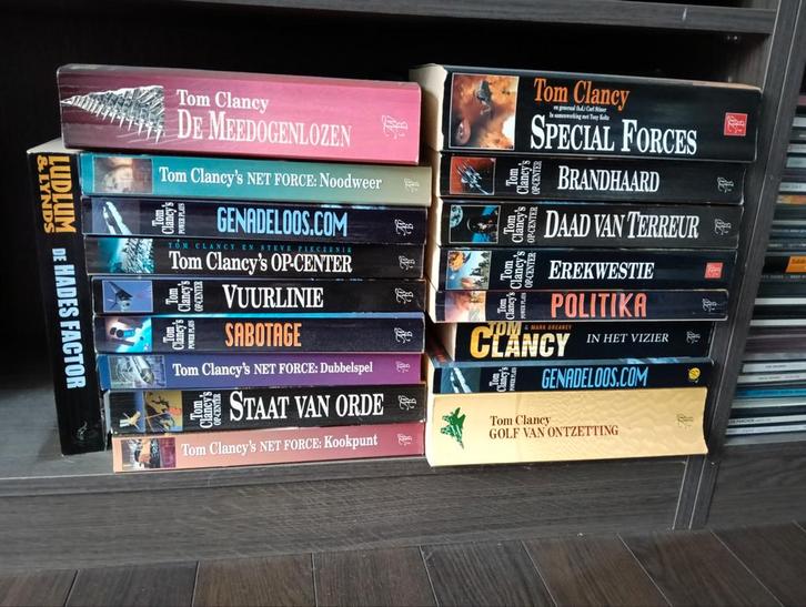 Grote stapel Tom Clancy boeken, Boeken, Avontuur en Actie, Gelezen, Ophalen of Verzenden