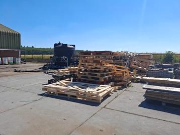 Partij pallets gratis af te halen beschikbaar voor biedingen