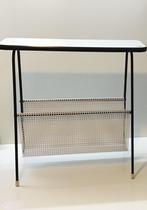 Vintage lectuurtafel, met geperforeerd rek, Huis en Inrichting, Woonaccessoires | Krantenbakken en Lectuurbakken, Ophalen of Verzenden