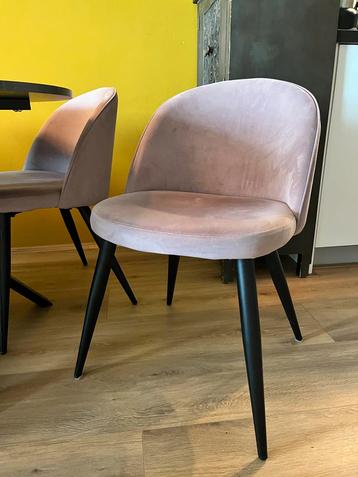4x Velvet eetkamerstoelen oudroze met zwarte poten beschikbaar voor biedingen