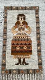 Vintage wollen geweven wandkleed folklore vrouw, Ophalen of Verzenden, Gebruikt