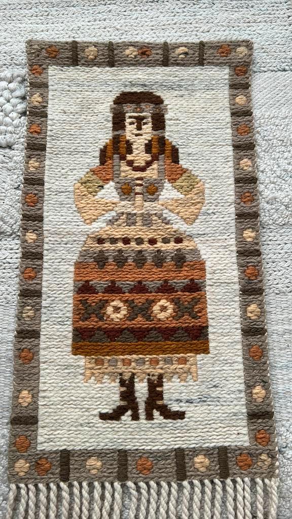 Vintage wollen geweven wandkleed folklore vrouw, Huis en Inrichting, Woonaccessoires | Overige, Gebruikt, Ophalen of Verzenden