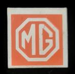 M.G. speld- oranje-wit blik, Verzamelen, Speldjes, Pins en Buttons, Verzenden, Gebruikt, Transport, Speldje of Pin