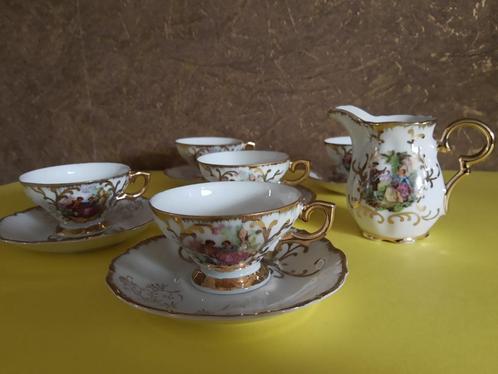 Vintage servies met romantisch tafereel., Antiek en Kunst, Antiek | Servies compleet, Ophalen of Verzenden
