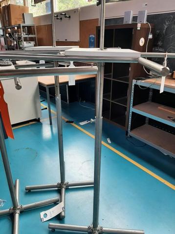 Zware metalen kleding rekken beschikbaar voor biedingen