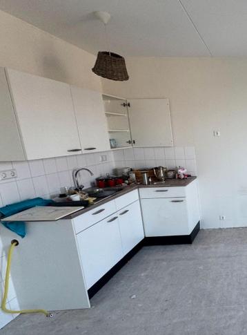 Gebruikte keuken zonder apparatuur