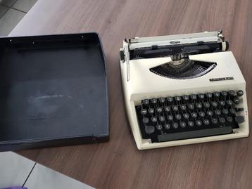 Typmachine Triumph beschikbaar voor biedingen