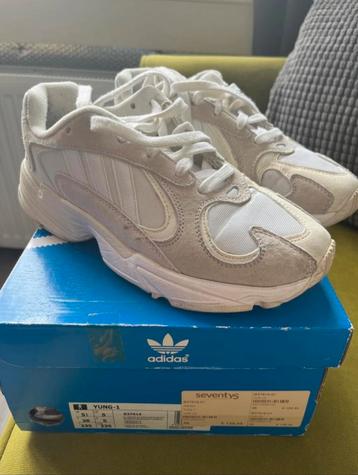 Adidas sneakers Yung-1 beschikbaar voor biedingen