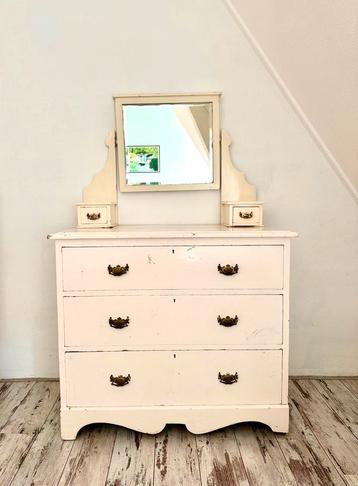 Vintage dressoir met spiegel beschikbaar voor biedingen