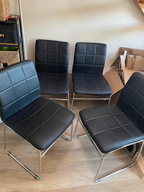 4 Zwarte eetkamer stoelen van JYSK, Huis en Inrichting, Stoelen, Zo goed als nieuw, Vier, Leer, Zwart, Ophalen of Verzenden
