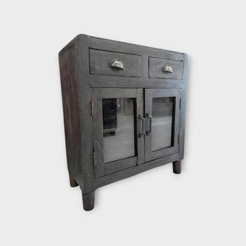 Zwart houten kastje met lades en glasdeuren H77 x B68 cm beschikbaar voor biedingen