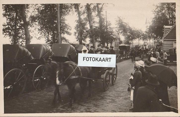 Fotokaart Opmeer - defilé van paardenkarren - volk, Verzamelen, Ansichtkaarten | Nederland, Ongelopen, Noord-Holland, Verzenden