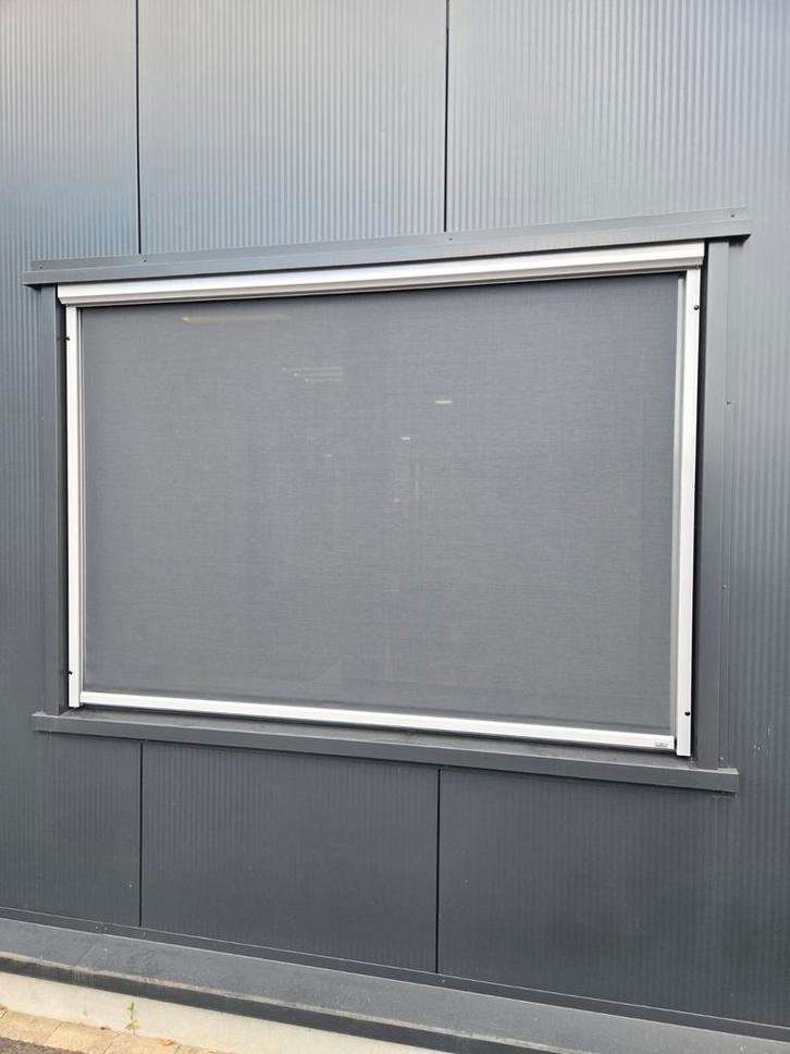 Screen op afstandsbediening (nieuw), Diensten en Vakmensen, Zonweringinstallateurs