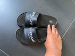in zeer goede staat givenchy slippers maat 40, Kleding | Heren, Schoenen, Ophalen of Verzenden, Zo goed als nieuw, Zwart