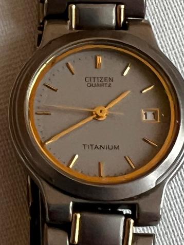 Citizen quartz titanium horloge bicolor vintage beschikbaar voor biedingen