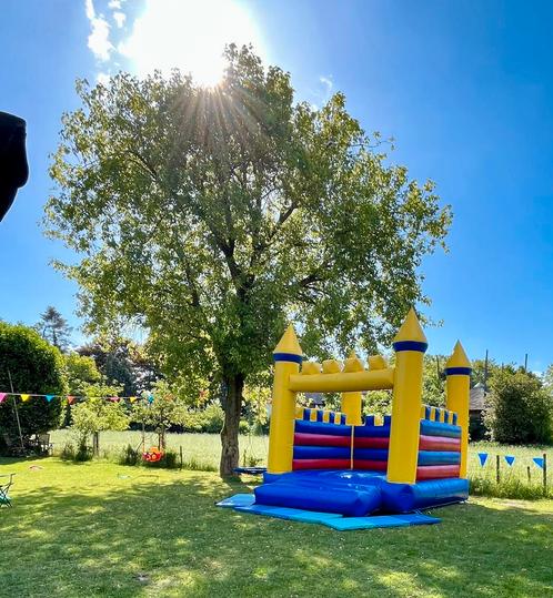 Springkussen kasteel te huur inclusief bezorgen, Hobby en Vrije tijd, Feestartikelen | Verhuur, Zo goed als nieuw, Verjaardag