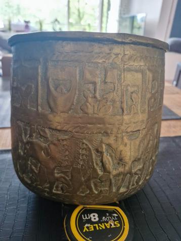 Antieke bronzen pot vaas voorraadpot brons beschikbaar voor biedingen