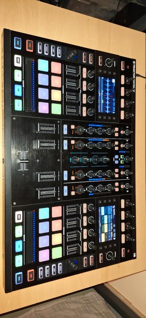 Traktor Kontrol S8 DJ controller + Traktor Pro 4 software, Muziek en Instrumenten, Dj-sets en Draaitafels, Zo goed als nieuw, Dj-set