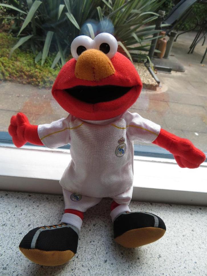 Elmo met sportkleding voetbal REAL MADRID meet ca 25 cm, Kinderen en Baby's, Speelgoed | Knuffels en Pluche, Gebruikt, Overige typen