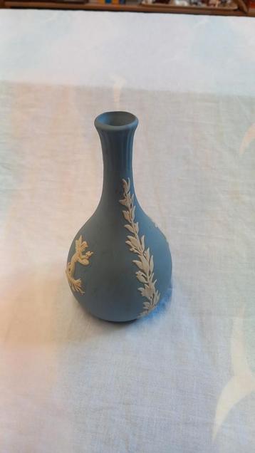 Wedgwood Jasperware Vaas Blauw beschikbaar voor biedingen