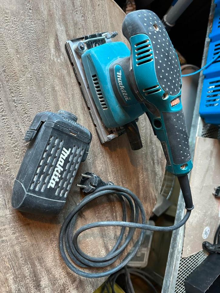 Makita Vlakschuurmachine - Perfect voor fijne afwerking!, Doe-het-zelf en Verbouw, Gereedschap | Schuurmachines, Gebruikt, Vlakschuurmachine
