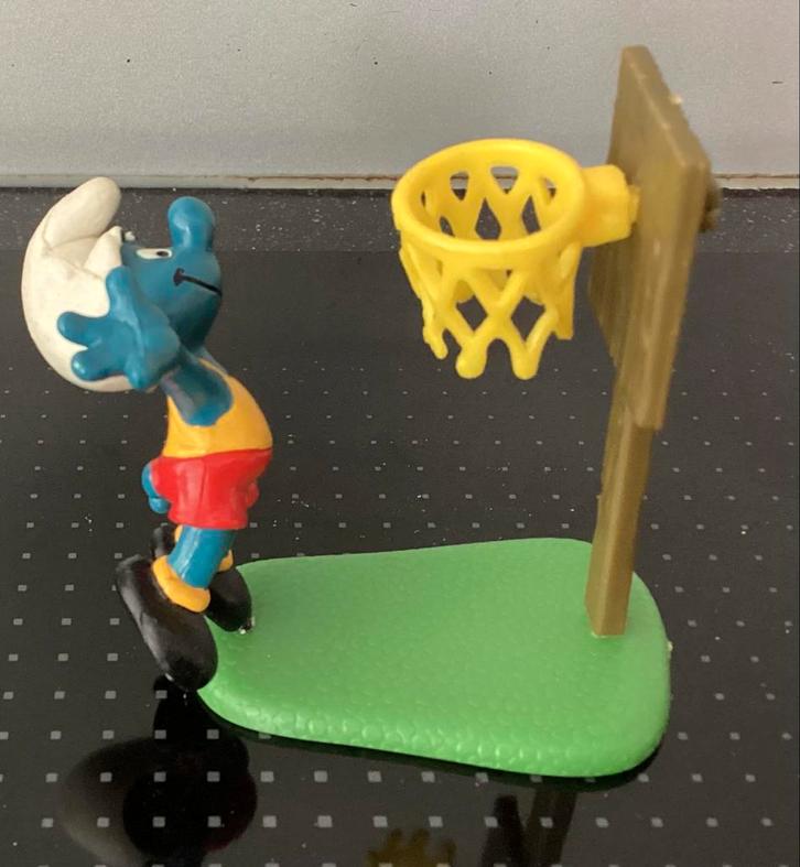 Vintage Basketball Smurf, Peyo,1980 Schleigh,Hong K.W.Berry., Verzamelen, Smurfen, Zo goed als nieuw, Verschillende Smurfen, Ophalen