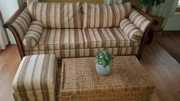 Kwaliteitszitbank - ZGAN- + hocker - nieuwprijs € 4.500,- beschikbaar voor biedingen