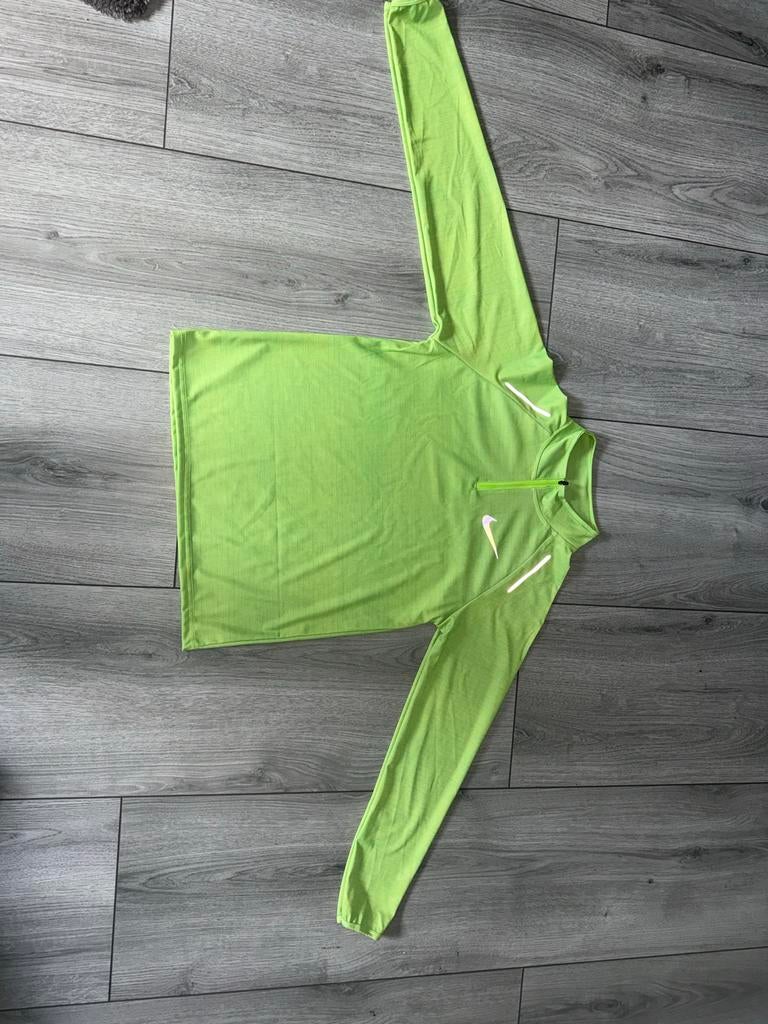 Nike sportshirt lange mouwen, Kleding | Dames, Sportkleding, Maat 38/40 (M), Ophalen of Verzenden, Hardlopen of Fietsen, Gedragen